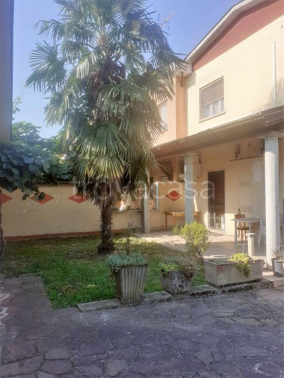 Villa a Schiera in vendita a Offanengo via Dossello