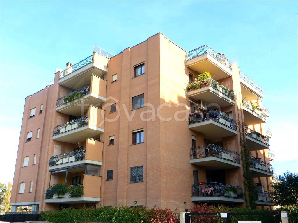 Appartamento in vendita a Roma via Tertenia, 28