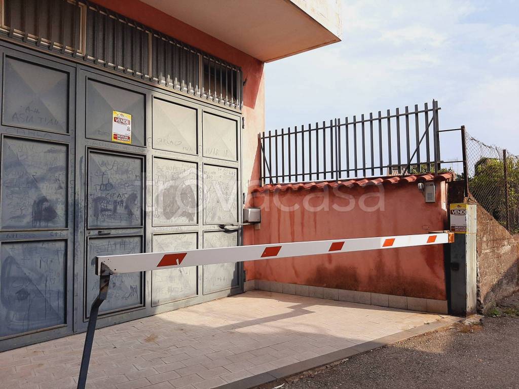 Garage in vendita a Giarre via Emanuele Calì, 10