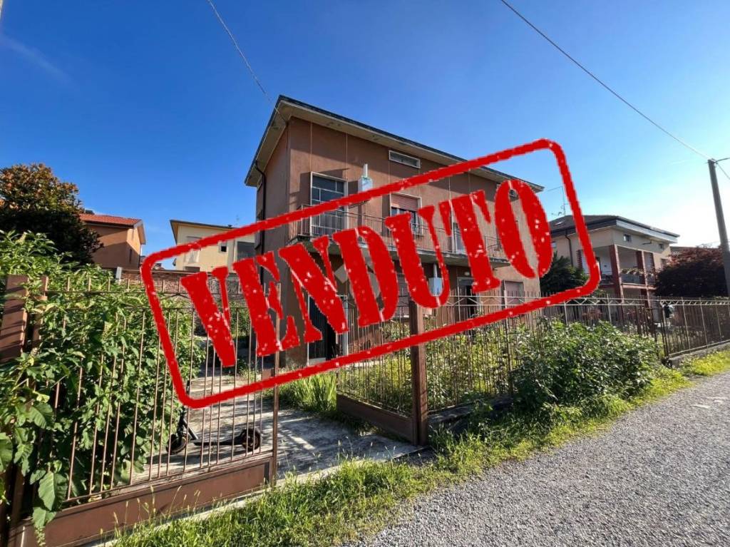 Villa Bifamiliare in vendita a Dalmine via Piatti, 3