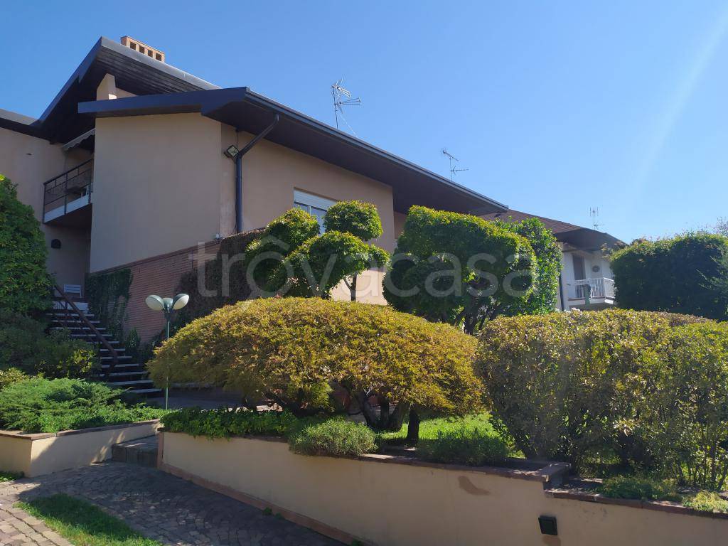 Villa in vendita a Sesto Calende via Giovanni Pascoli