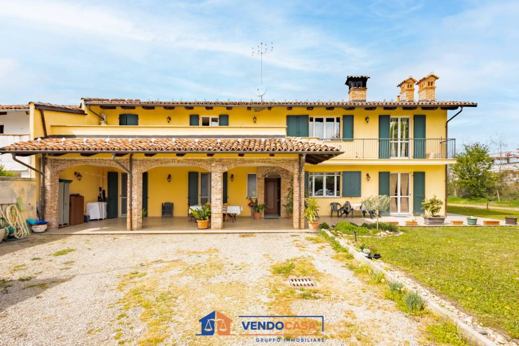 Villa Bifamiliare in vendita a Bene Vagienna frazione Buretto, 16