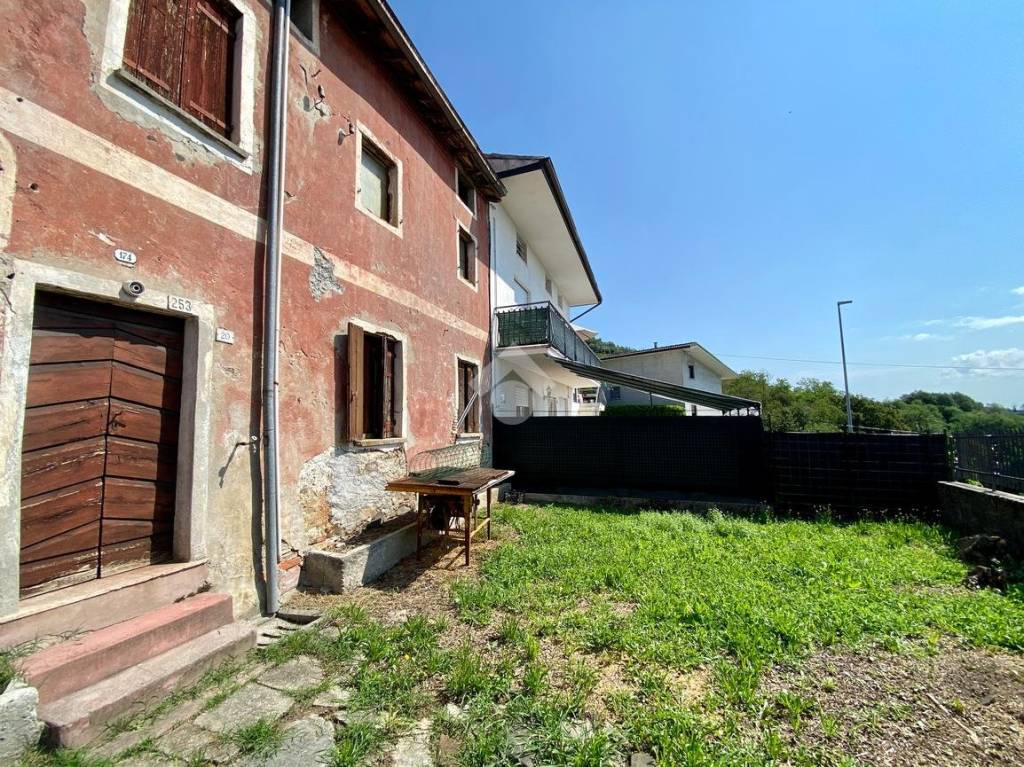 Casa Indipendente in vendita a Pianezze via Creazzo, 4
