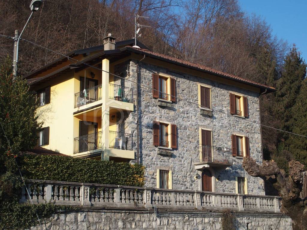 Villa in vendita ad Alta Valle Intelvi via Giuseppe Garibaldi, 5