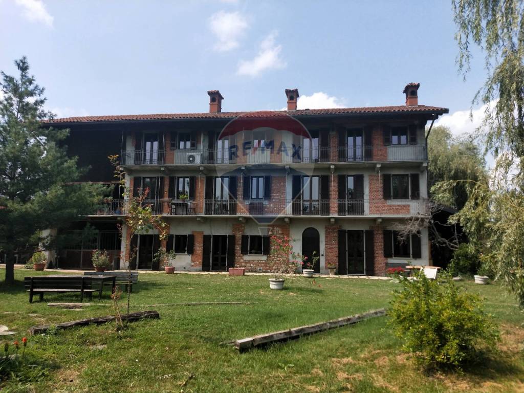 Casa Indipendente in vendita a Oleggio via Momo