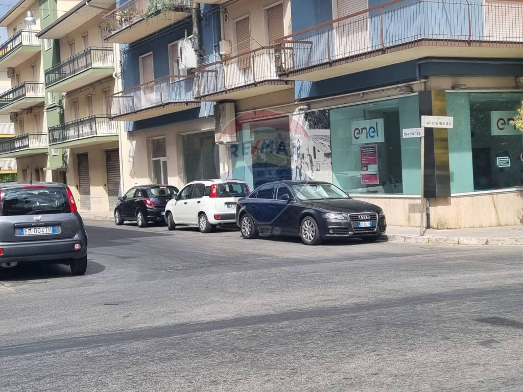 Negozio in affitto a Ragusa via Madonie, 61