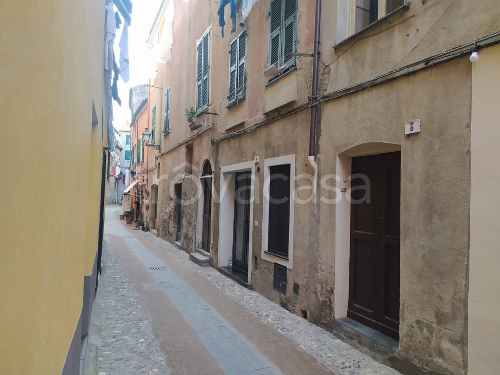 Magazzino in in vendita da privato ad Albenga vico a Piazza San Francesco