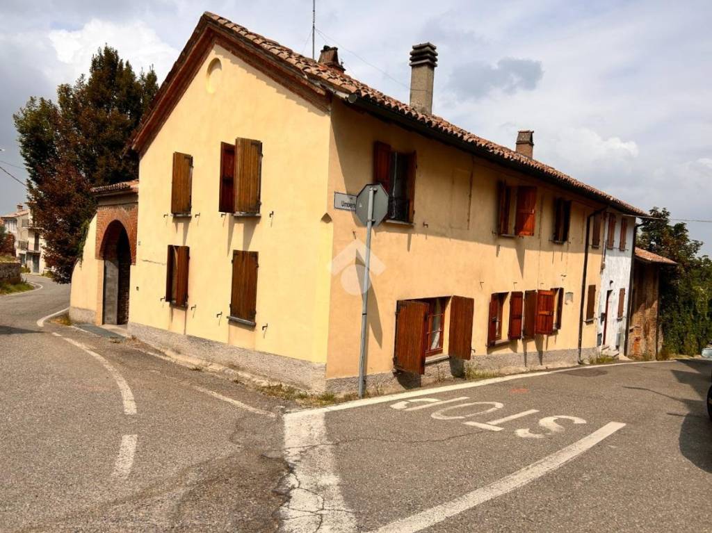 Casa Indipendente in vendita a Zenevredo via Vittorio Emanuele, 1