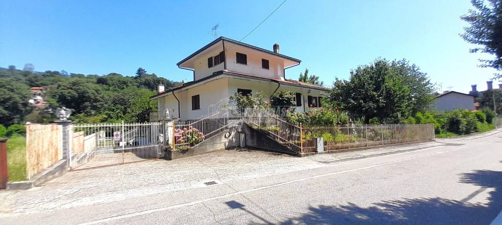 Villa in vendita a Ivrea via Monte Giuliano