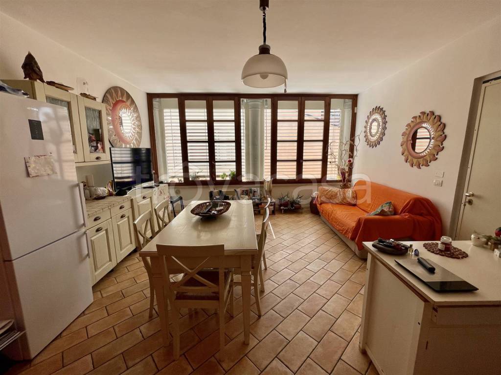 Appartamento in vendita a Manerba del Garda via Vittorio Veneto, 1