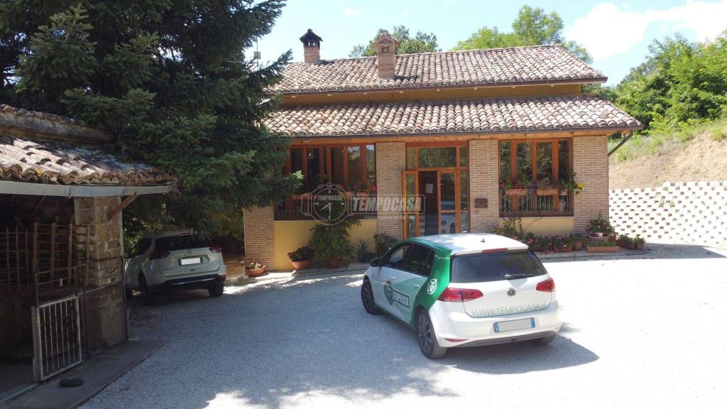 Villa in vendita a San Severino Marche contrada Colleluce
