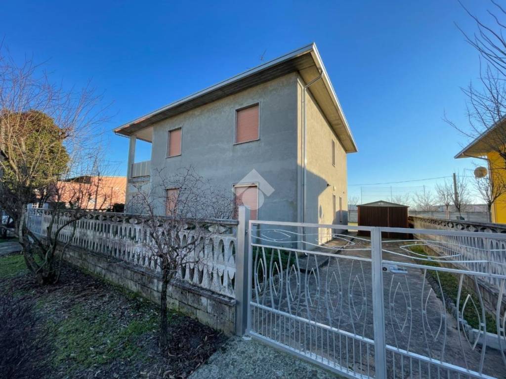 Villa in vendita a Canneto sull'Oglio via Giuseppe Garibaldi, 240