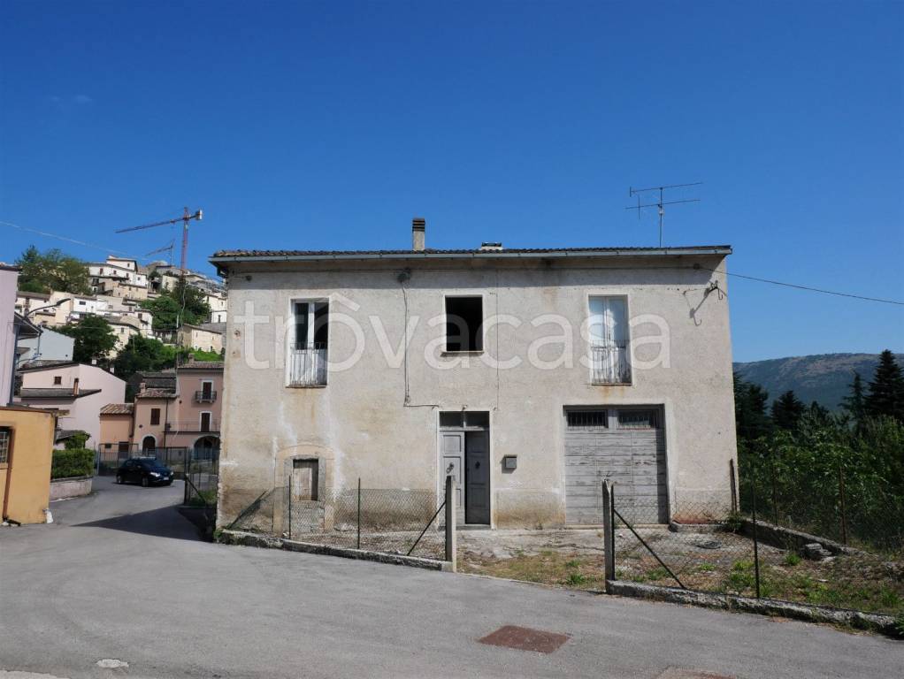 Casa Indipendente in vendita a Caporciano via Panoramica di San Pietro
