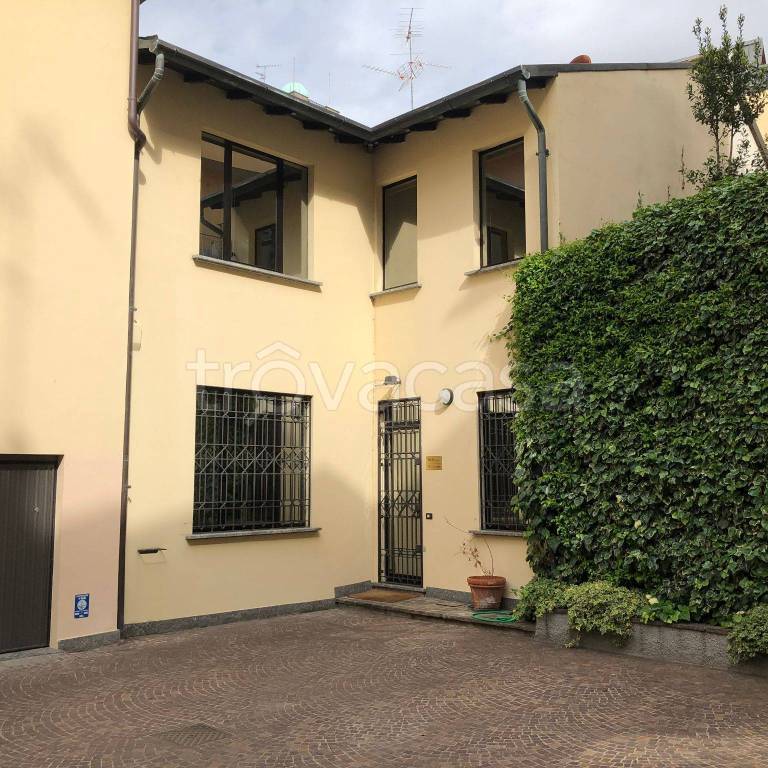 Ufficio in in vendita da privato a Monza via Bartolomeo Zucchi, 22A