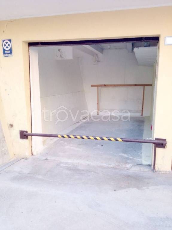 Garage in vendita a Desenzano del Garda via Irta, 9
