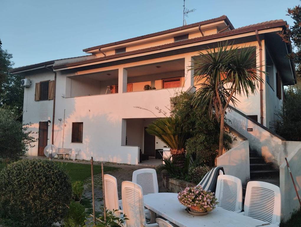 Villa Bifamiliare in vendita a Chieti strada La Torre, 21