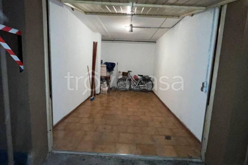 Garage in vendita a Tavazzano con Villavesco via Fratelli Cervi, 13