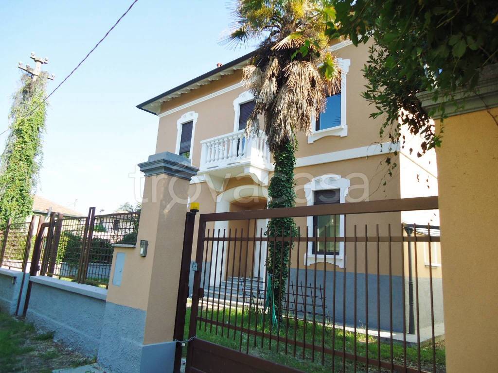 Villa in vendita a Gallarate vicolo Macchetta