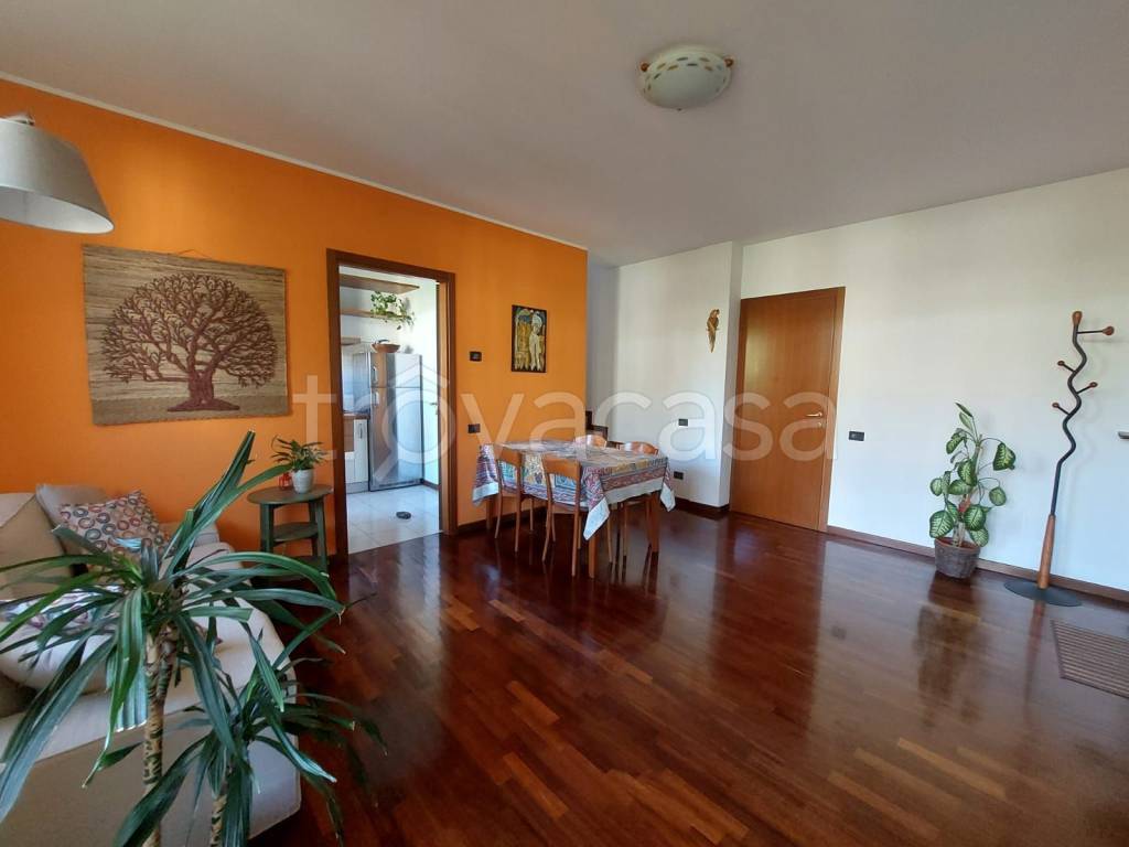 Appartamento in vendita a Seriate via Lecco