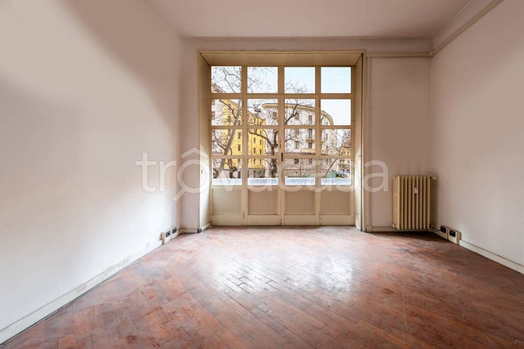 Appartamento in vendita a Milano via Edmondo De Amicis, 25