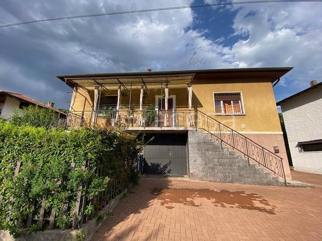 Villa in vendita a Taino vicolo Alvod