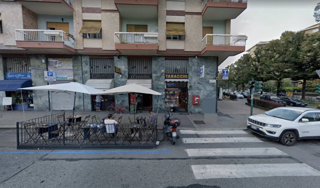 Bar in vendita a Torino corso Alessandro Tassoni, 59