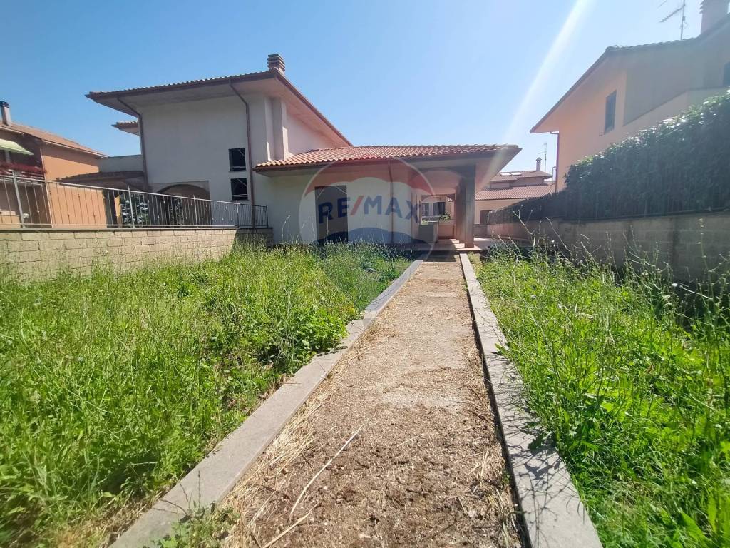 Villa Bifamiliare in vendita a Valentano via del Ritiro, snc
