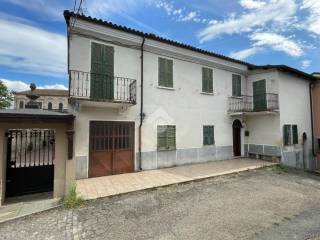 Casa indipendente in vendita a bubbio piazza castello, 3