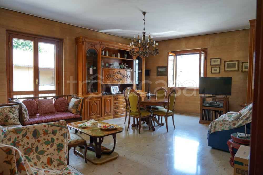 Appartamento in vendita a Vimercate viale Luigi Ronchi, 14