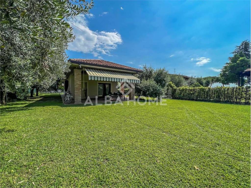Villa in vendita a Padenghe sul Garda via Italo Barbieri, 40