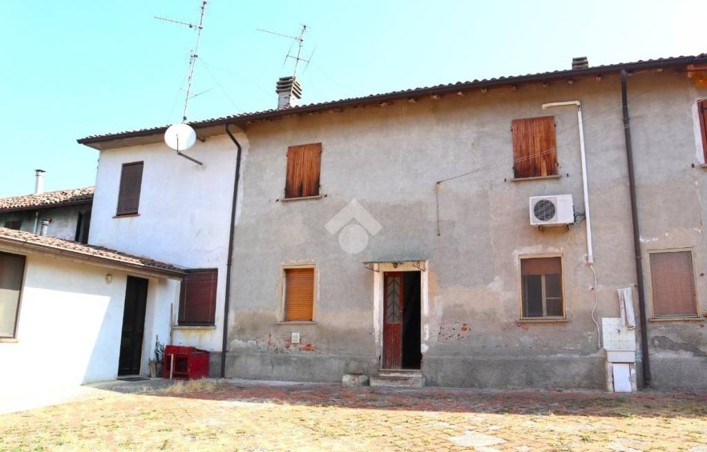 Casa Indipendente in vendita a Spinadesco via Roma, 147