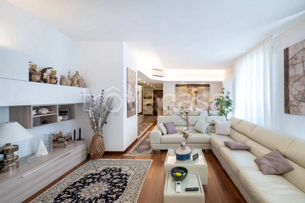 Appartamento in vendita a Milano via Sapri, 53