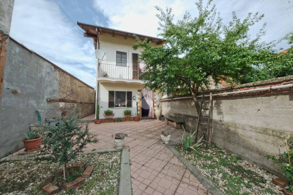 Casa Indipendente in vendita a Stroppiana via Bernardino Palestro, 39