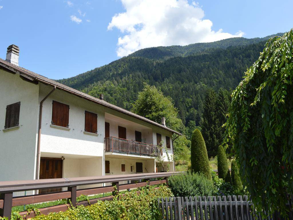 Villa in vendita a Spiazzo via della Rosta, 97