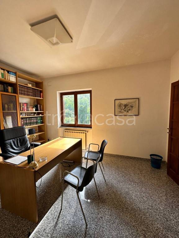 Ufficio in in affitto da privato ad Atina via Vecchia Sferracavallo, 27