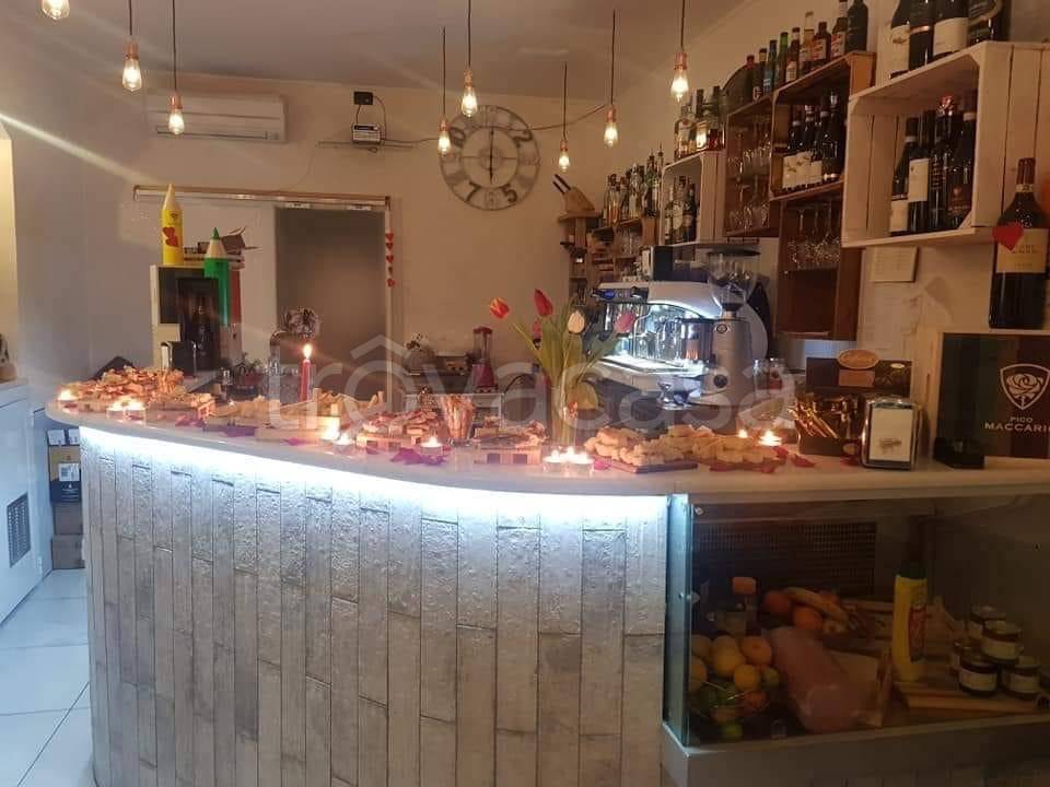 Bar in in vendita da privato a Vado Ligure via Fiume, 12