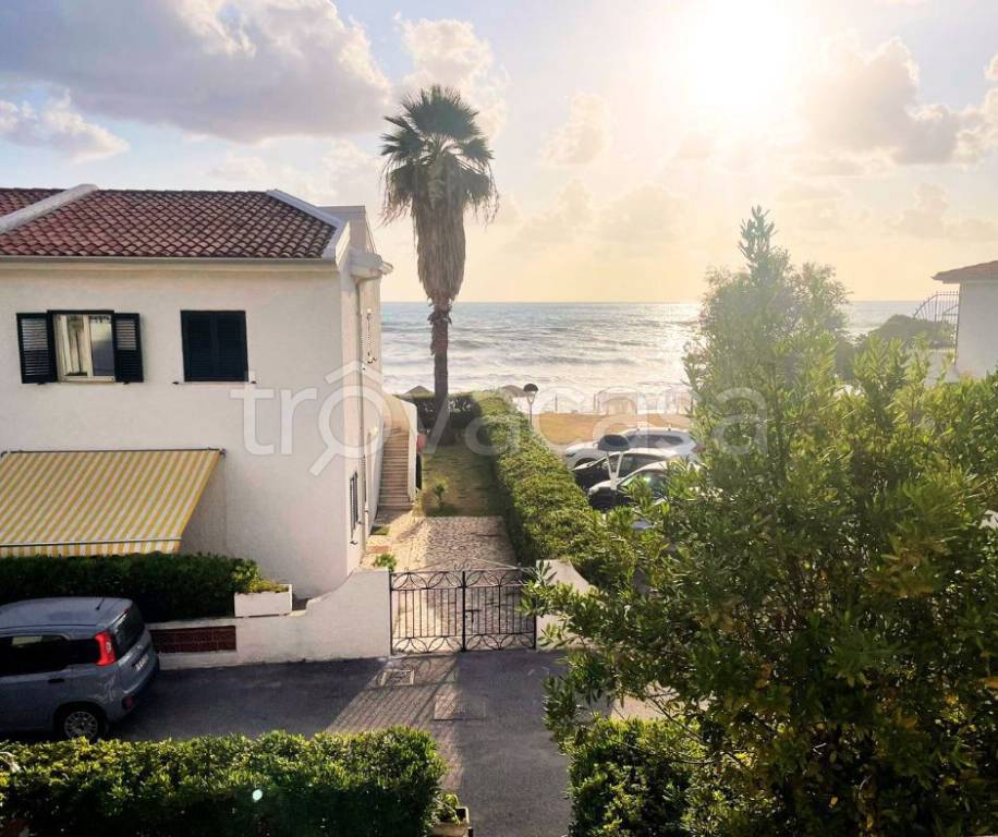 Villa Bifamiliare in vendita a Belvedere Marittimo condominio Spiaggia d'Oro