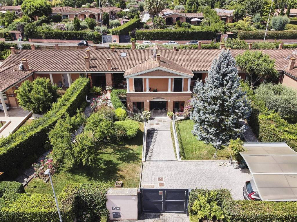 Villa in vendita a Roma via Mario Mattoli