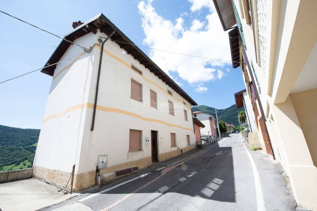 Casa Indipendente in vendita a Vigolo via degli Alpini