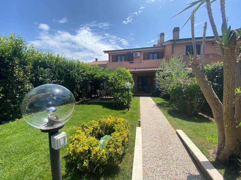 Villa a Schiera in in vendita da privato a Trevignano Romano via dei Platani, 36