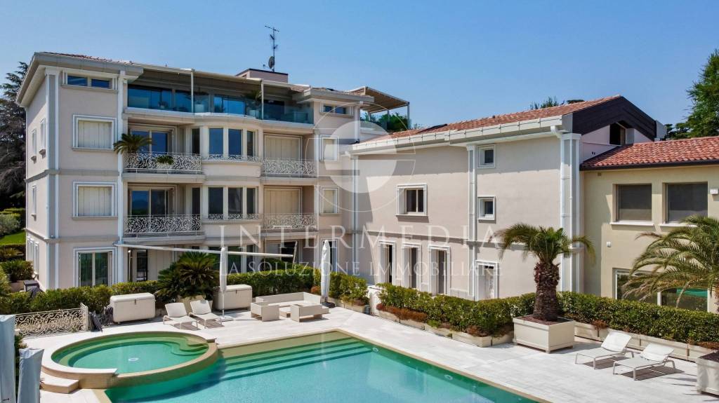 Appartamento in vendita a Desenzano del Garda via Lario