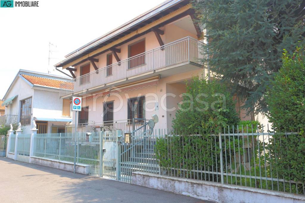 Appartamento in vendita a Limbiate via Aosta, 10