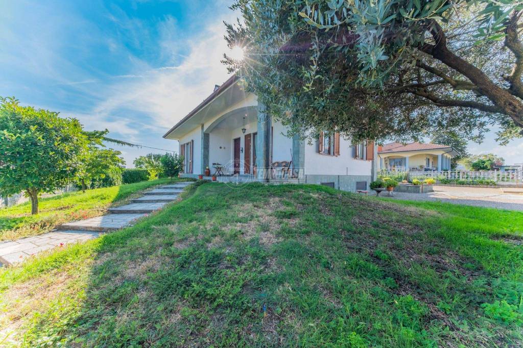 Villa in vendita a Robecco sul Naviglio via Carlo Cattaneo, Cascinazza