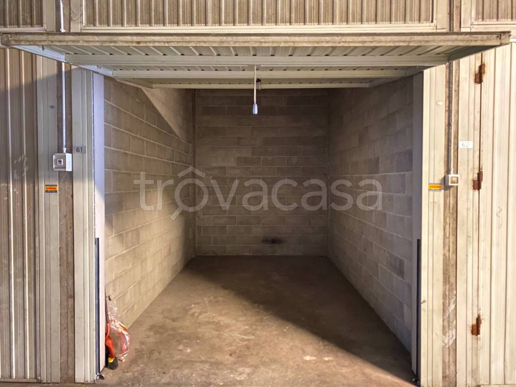 Garage in vendita a Torino via Vigone, 79A