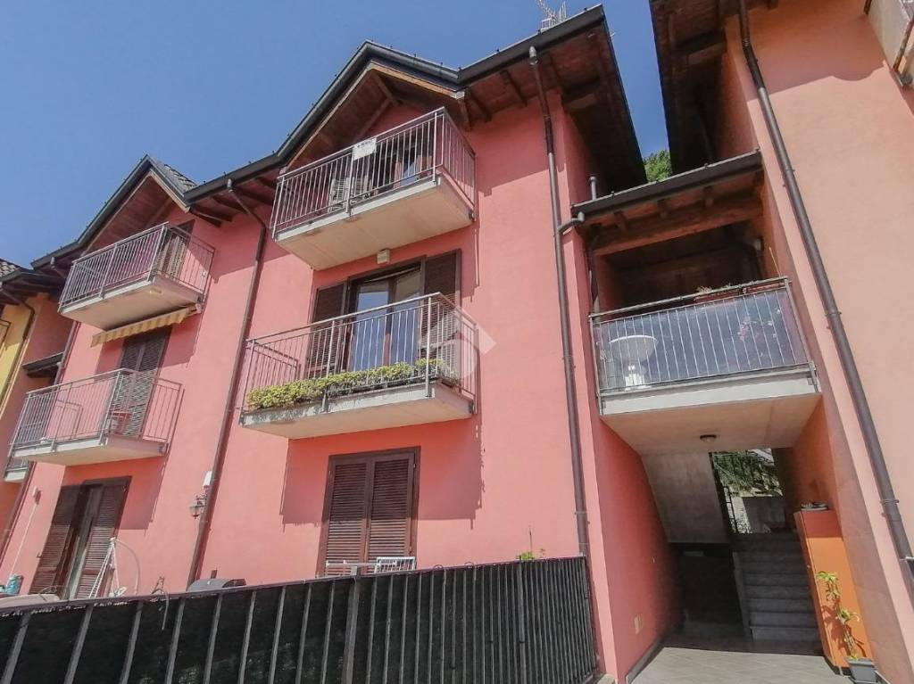 Appartamento in vendita a Cuasso al Monte via Roma