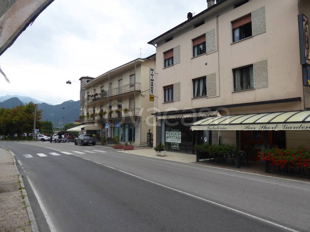 Negozio in affitto a Idro via Trento, 54