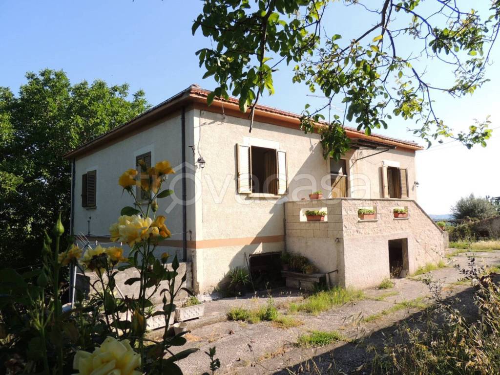 Casa Indipendente in vendita a San Valentino in Abruzzo Citeriore contrada Solcano