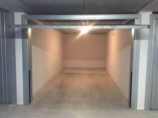 Garage in affitto a castelfranco veneto via arrigo boito, 4