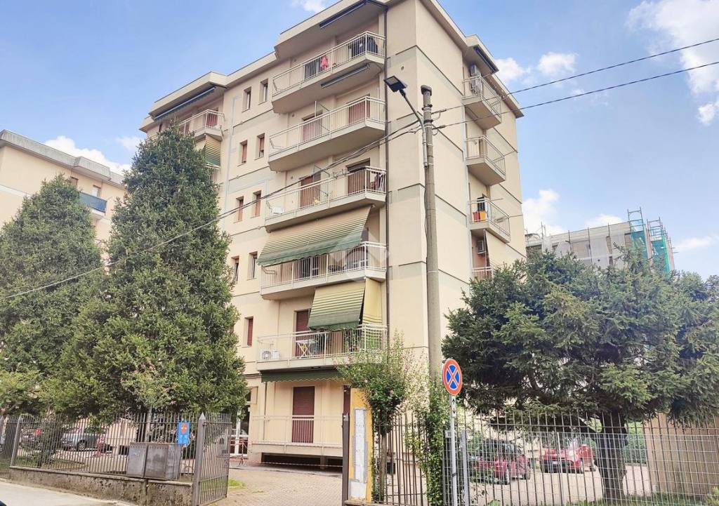 Appartamento in vendita a Carate Brianza via Giuseppe Mascherpa, 17