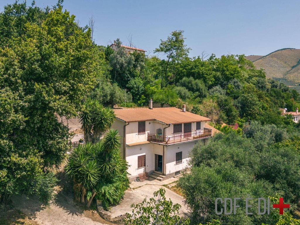 Villa in vendita a Fara in Sabina via di Campo Maggiore